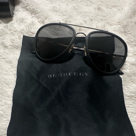 Woman Burberry sunglasses - Picture 6 of 7
